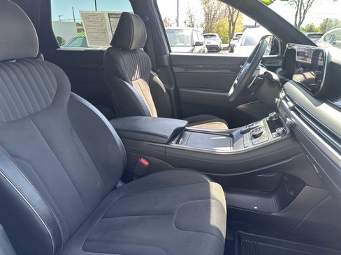 Used 2025 Hyundai Palisade Calligraphy image 14