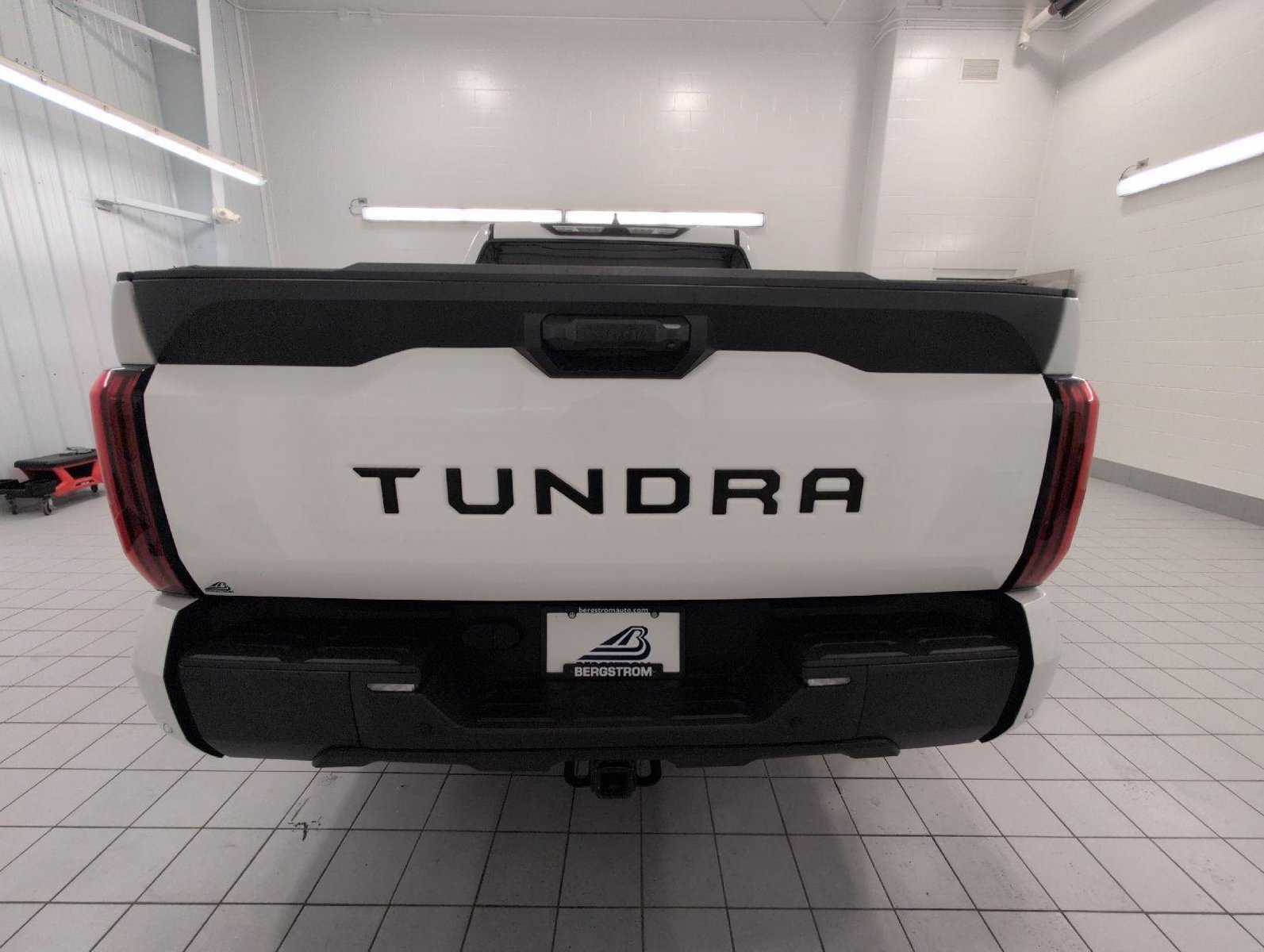Used 2025 Toyota Tundra SR5 w/ SR5 Convenience Package AWD/4WD image 26