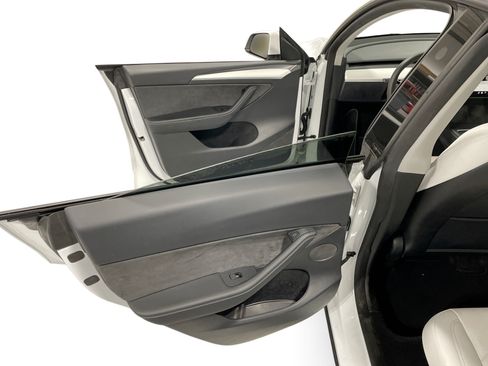 Certified 2023 Tesla Model Y Long Range AWD/4WD image 10