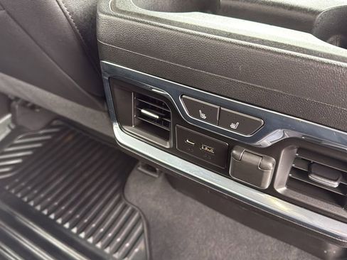 Used 2022 Chevrolet Silverado 2500 LTZ w/ LTZ Convenience Package image 17