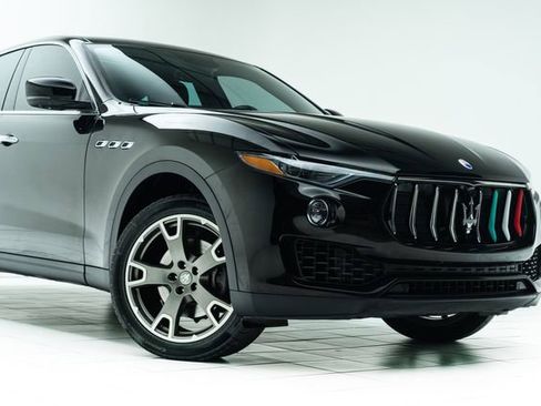 Used 2017 Maserati Levante AWD/4WD image 4
