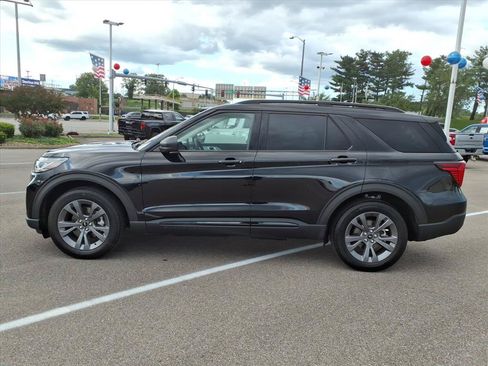 Used 2026 Ford Explorer Active w/ Active Comfort Package AWD/4WD image 2