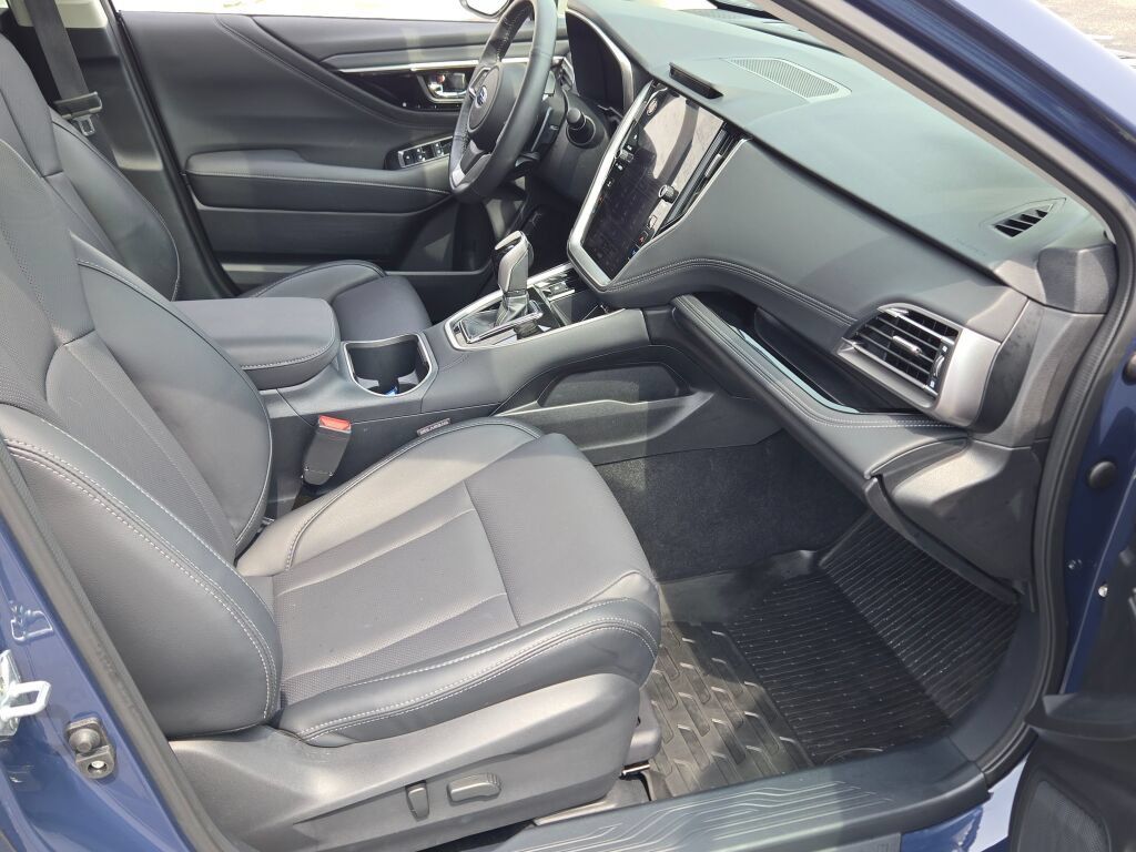Used 2025 Subaru Outback Limited AWD/4WD image 4