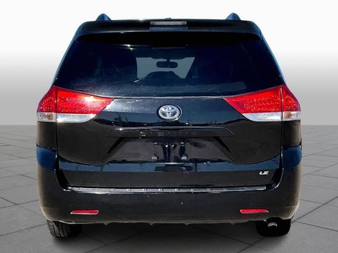 Used 2011 Toyota Sienna LE image 5