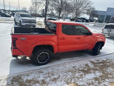 Used 2024 Toyota Tacoma TRD Sport image 3