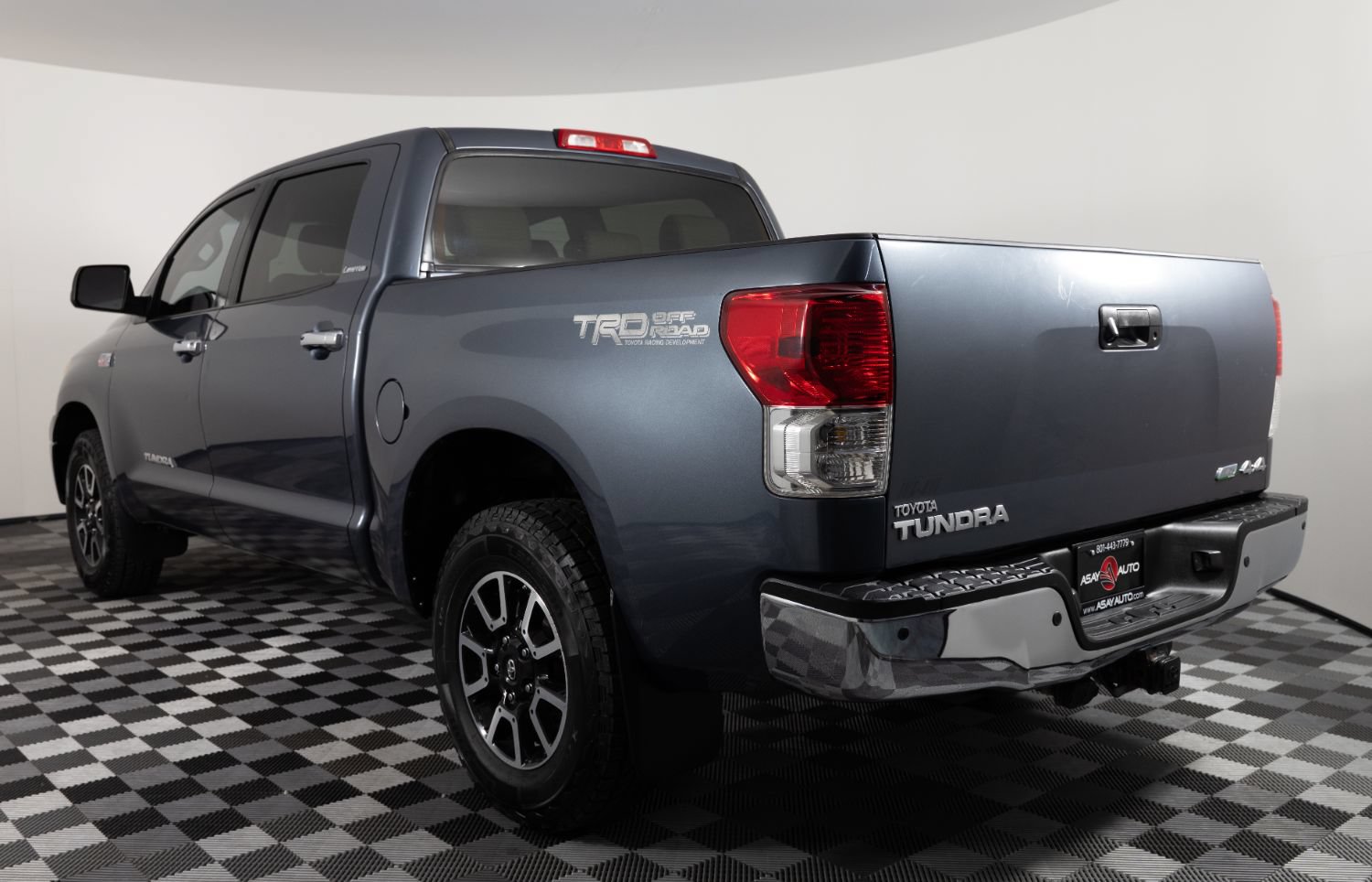 Used 2010 Toyota Tundra Limited w/ Memory Pkg AWD/4WD image 4