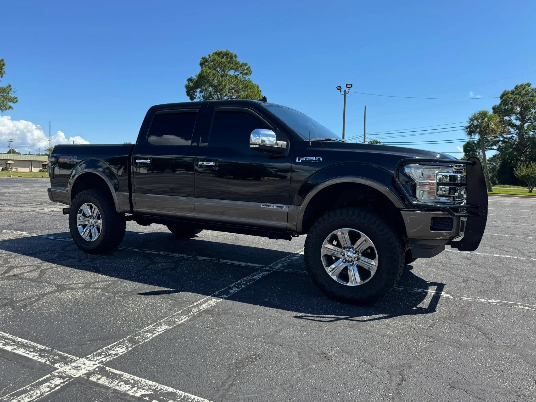 Used 2018 Ford F150 Lariat w/ Equipment Group 502A Luxury AWD/4WD image 4