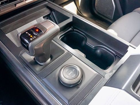 Used 2025 GMC Hummer EV 2X w/ LPO, Cargo Utility Package image 31