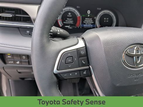 Used 2025 Toyota Highlander Limited FWD image 22