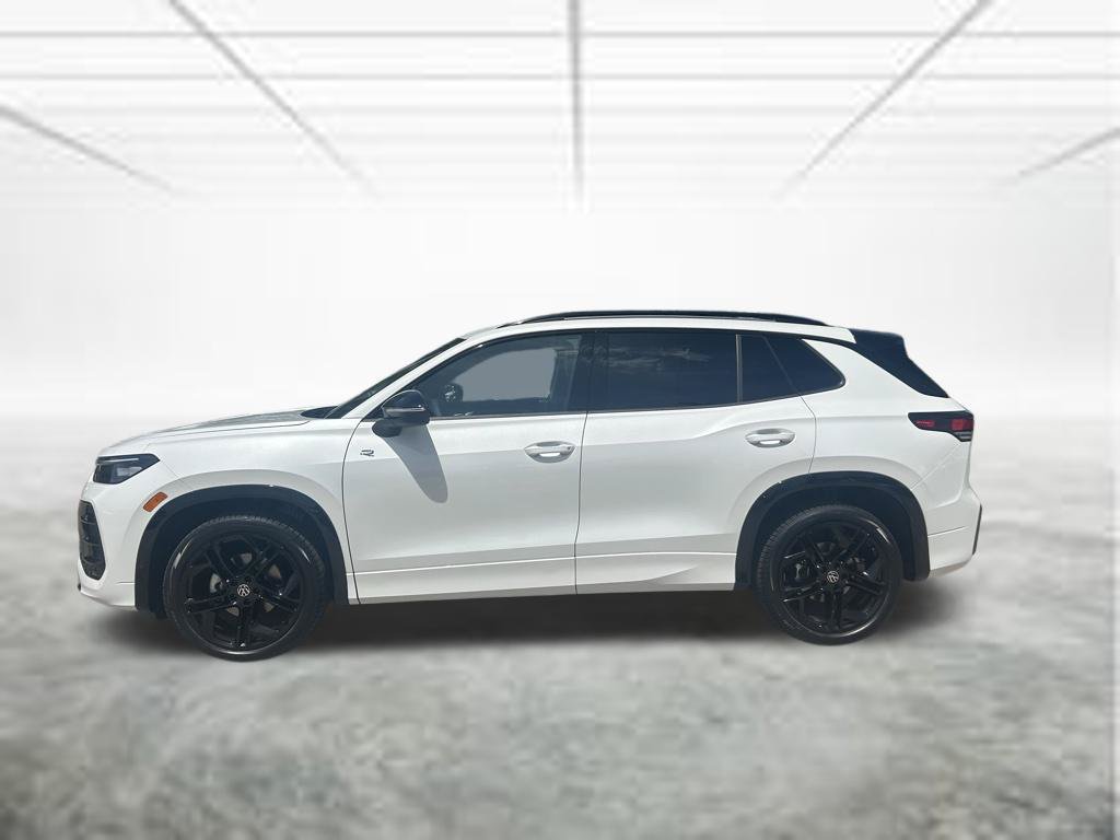 New 2026 Volkswagen Tiguan SE R-Line FWD image 3
