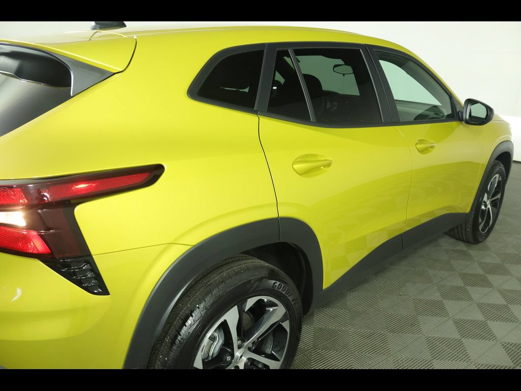 Certified 2025 Chevrolet Trax RS w/ Driver Confidence Package FWD image 17