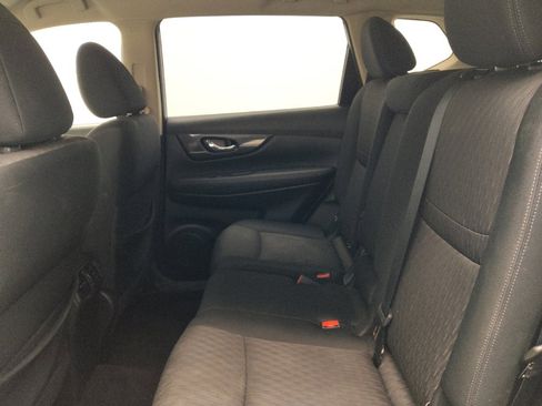Used 2018 Nissan Rogue SV AWD/4WD image 18