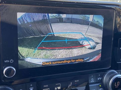 Used 2023 Toyota Highlander XLE image 27