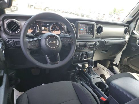 Certified 2023 Jeep Gladiator Sport AWD/4WD image 9