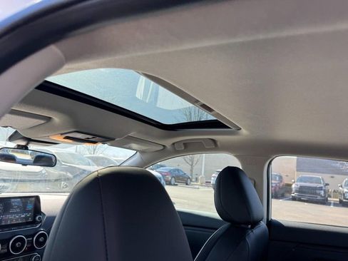 Used 2025 Nissan Sentra SR w/ SR Premium Package image 11