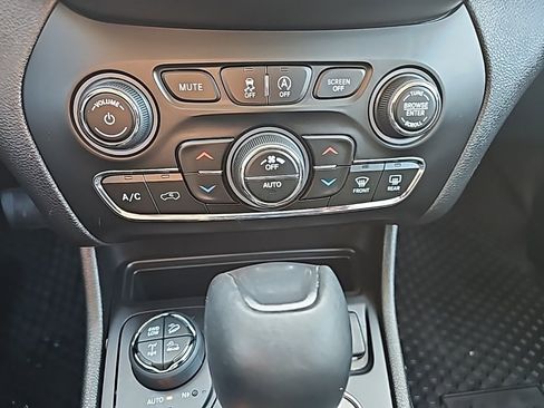 Used 2019 Jeep Cherokee Trailhawk w/ Comfort/Convenience Group image 30