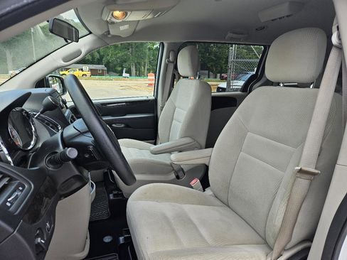 Used 2017 Dodge Grand Caravan SE FWD image 11
