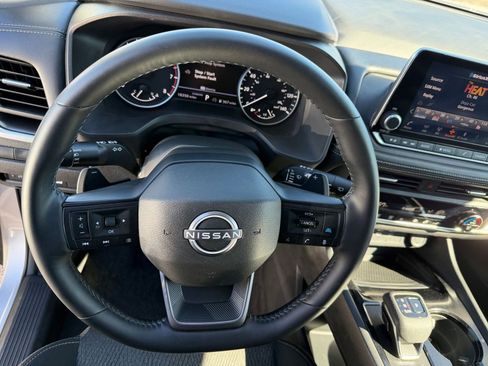 Used 2025 Nissan Rogue SV image 28