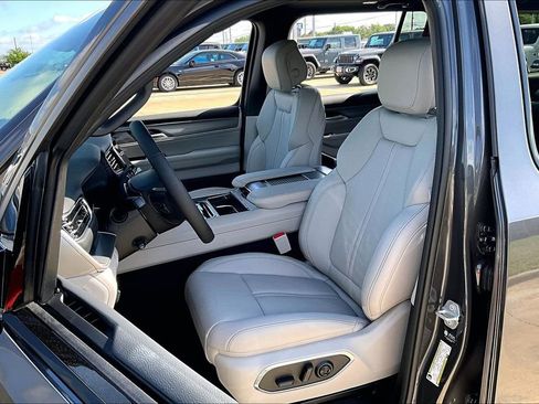 New 2026 Jeep Grand Wagoneer L Limited w/ Premium Group II AWD/4WD image 7