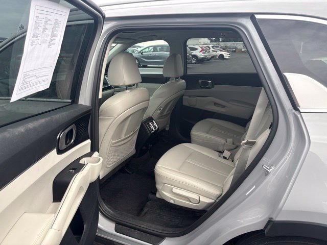 Used 2025 Kia Sorento EX w/ Panoramic Sunroof Package FWD image 6
