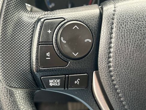 Used 2018 Toyota RAV4 LE AWD/4WD image 21