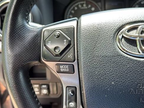Used 2017 Toyota Tacoma TRD Off-Road w/ Tow Package (A/T) AWD/4WD image 12
