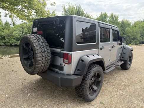 Used 2017 Jeep Wrangler Unlimited Sport w/ Quick Order Package 24S AWD/4WD image 3