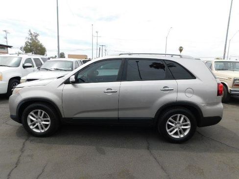 Used 2014 Kia Sorento LX image 4
