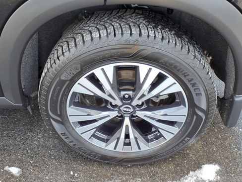 Used 2023 Nissan Rogue SV w/ SV Premium B Package image 6