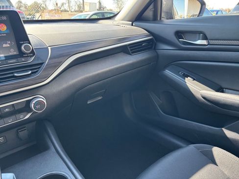 Used 2025 Nissan Altima 2.5 SV image 35