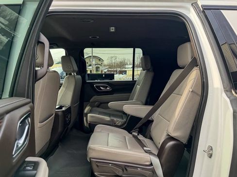 Used 2022 Chevrolet Suburban Z71 w/ Luxury Package image 24