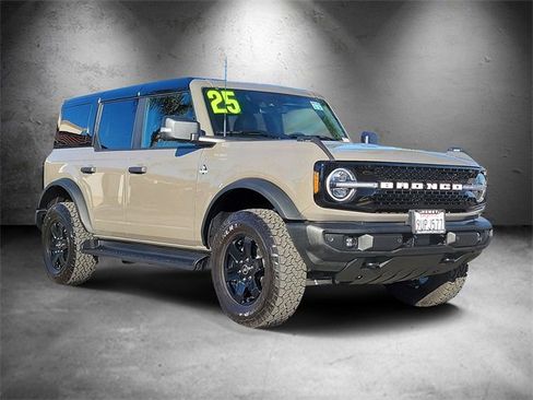 Used 2025 Ford Bronco Outer Banks image 2