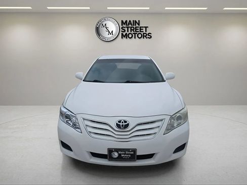 Used 2010 Toyota Camry image 3