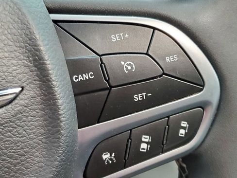 Used 2024 Chrysler Pacifica Touring-L image 30