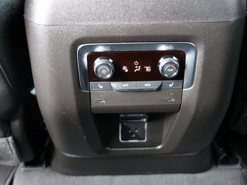 Certified 2025 Chevrolet Suburban Premier image 28