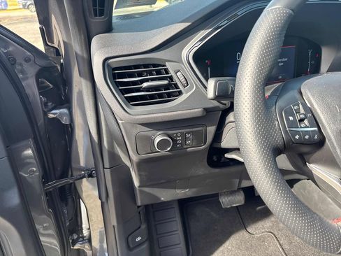 Used 2025 Ford Escape ST-Line w/ Cold Weather Package image 18