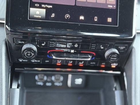 Used 2023 Jeep Grand Cherokee L Laredo image 27