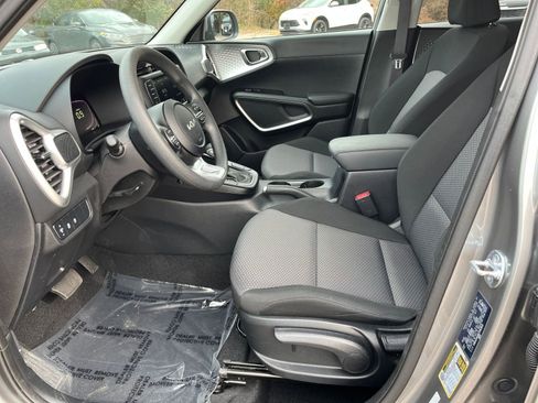 Used 2025 Kia Soul LX w/ LX Technology Package image 22