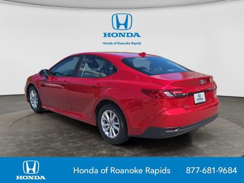 Used 2025 Toyota Camry SE FWD image 3