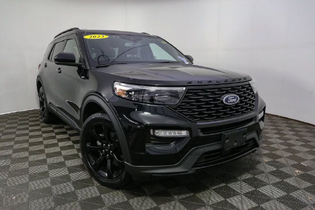Used 2023 Ford Explorer ST-Line w/ Class IV Trailer Tow Package AWD/4WD image 3