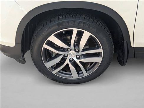 Certified 2017 Honda Pilot Touring image 22