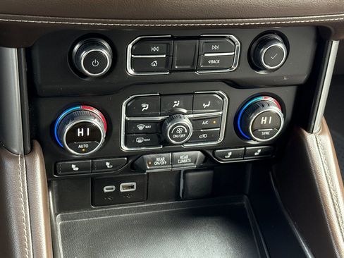 Used 2024 Chevrolet Suburban LT image 27