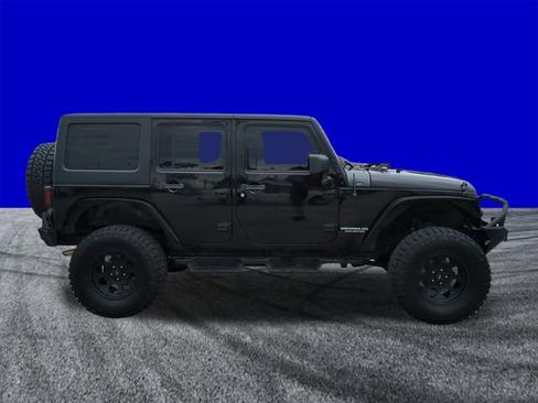 Used 2012 Jeep Wrangler Unlimited Rubicon w/ Connectivity Group AWD/4WD image 3