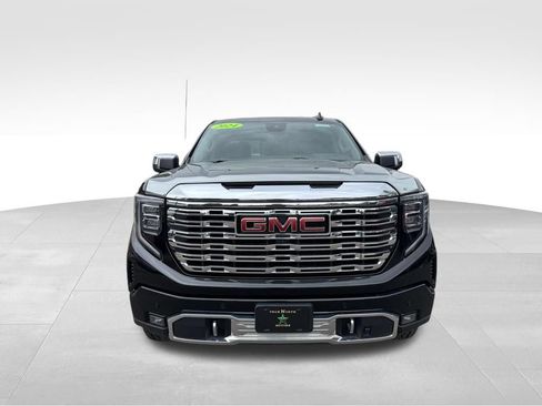 Used 2024 GMC Sierra 1500 Denali w/ Technology Package AWD/4WD image 3