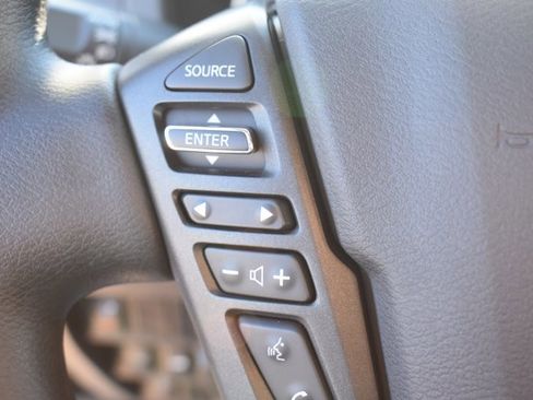 Used 2025 Nissan Frontier SV image 18