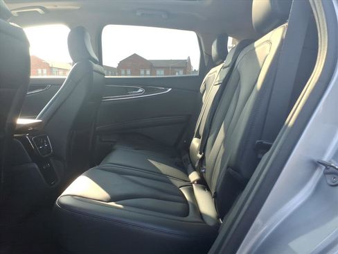 Used 2023 Lincoln Nautilus Reserve image 9