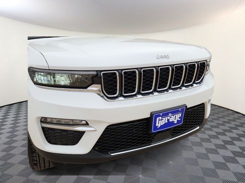 Used 2025 Jeep Grand Cherokee Limited AWD/4WD image 6