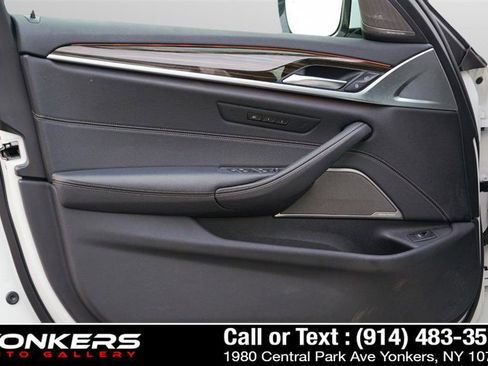 Used 2022 BMW 540i xDrive w/ M Sport Package image 41