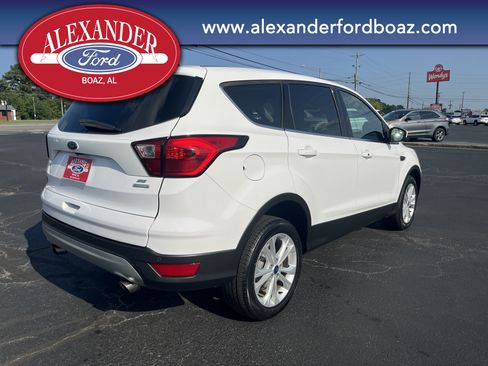 Used 2019 Ford Escape SE FWD image 4
