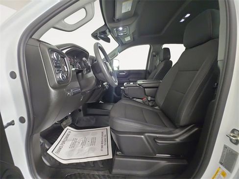 Used 2024 GMC Sierra 2500 Pro w/ Convenience Package image 9